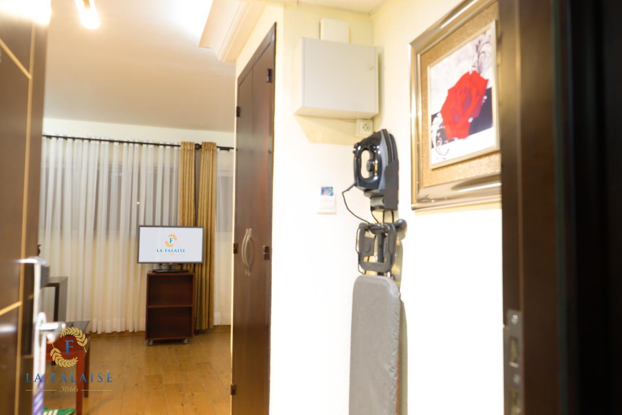 Hotel Residence La Falaise Douala Exterior foto